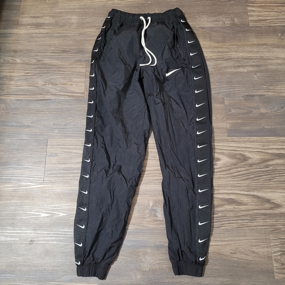 Nike Men's Black Track Pants NIKE Bottom Nylon BLK CD0422-010 SWOOSH WOVEN - Picture 1 of 7